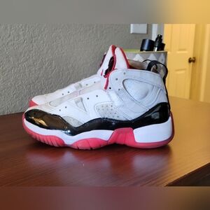 Air Jordan Jumpman Two Trey 'White Gym Red Black' DO1925-106 Mens size 9.5